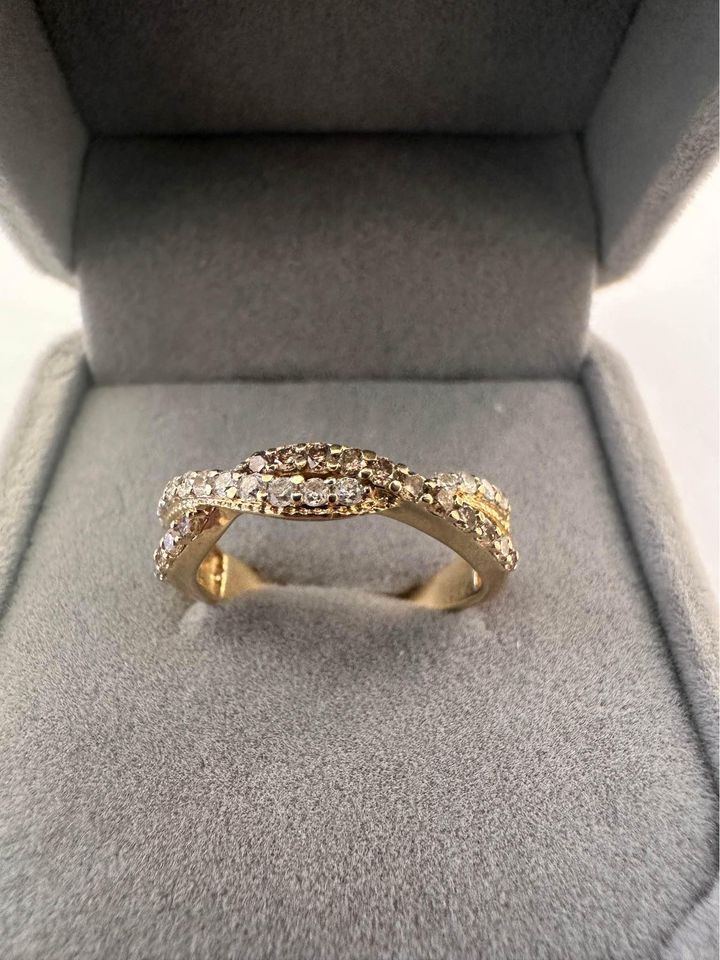 Beautiful Twisted Natural Diamonds 14k Yellow gold band with chocolate and white diamonds