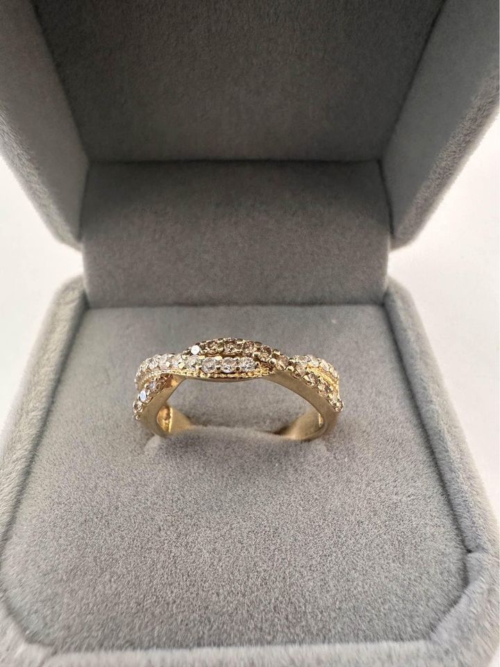 Beautiful Twisted Natural Diamonds 14k Yellow gold band with chocolate and white diamonds