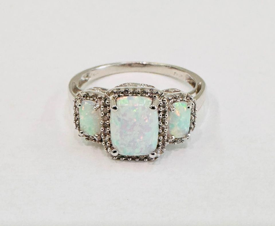 Beautiful past present future 14k Natural Ethiopian Opals Ring