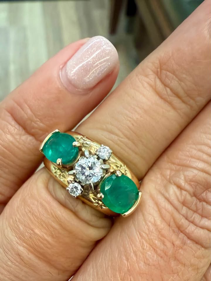 Birks Vintage 1995 Natural 2.14CTW Colombian Emeralds and Natural Diamonds Statement Ring 14k