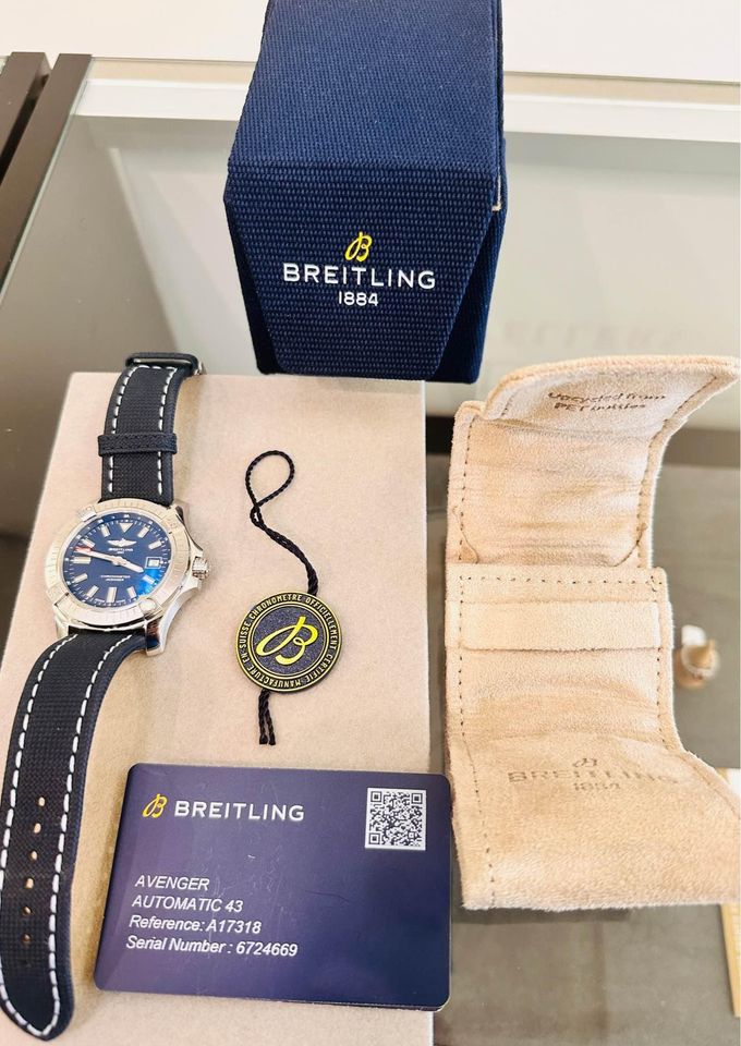 Breitling Avenger A17318, 300M Watch