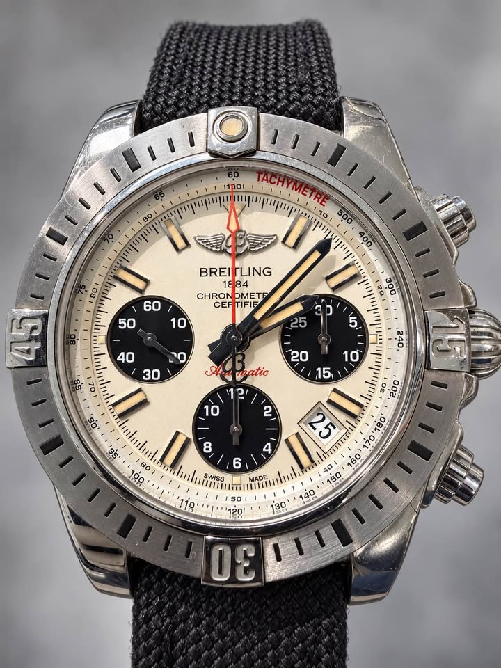 Breitling Chronomat 41 Airborne — 30th Anniversary Special Edition, reference AB01442J/G787 - 2015