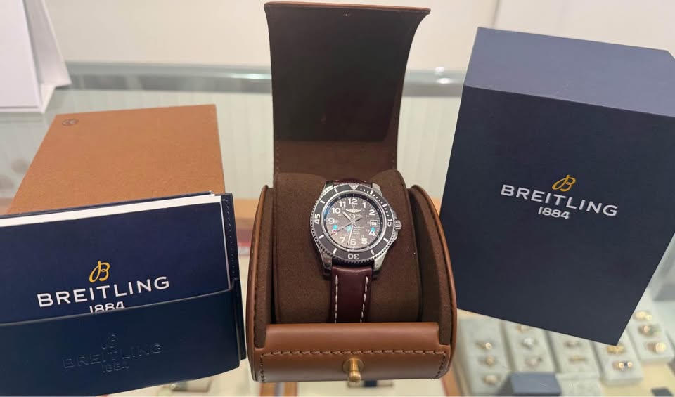Breitling Superocean II Model# A17365, Mint condition , Full Set 42mm
