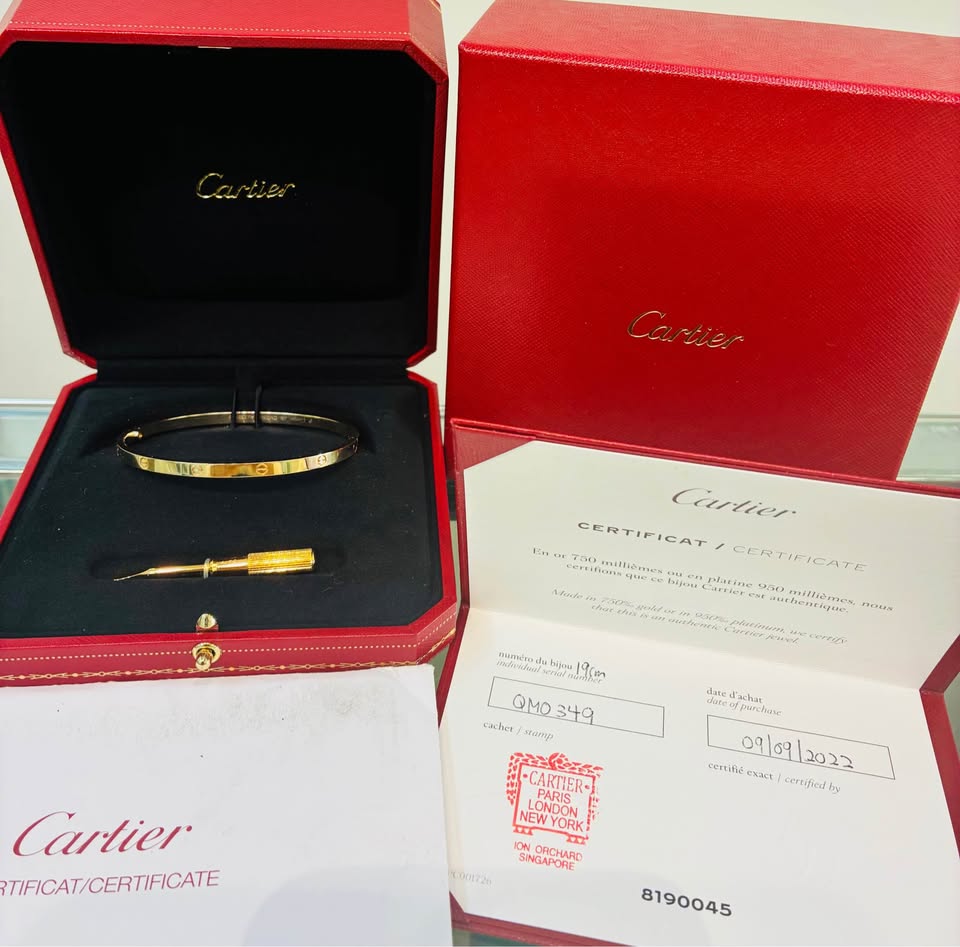 Cartier Love Bangle Serial#QMO349 , 18K , Small Model , Size 19 , Full Set