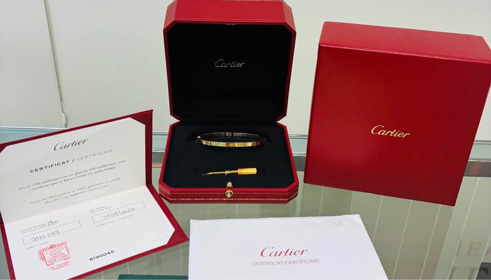 Cartier Love Bangle Serial#QMO349 , 18K , Small Model , Size 19 , Full Set