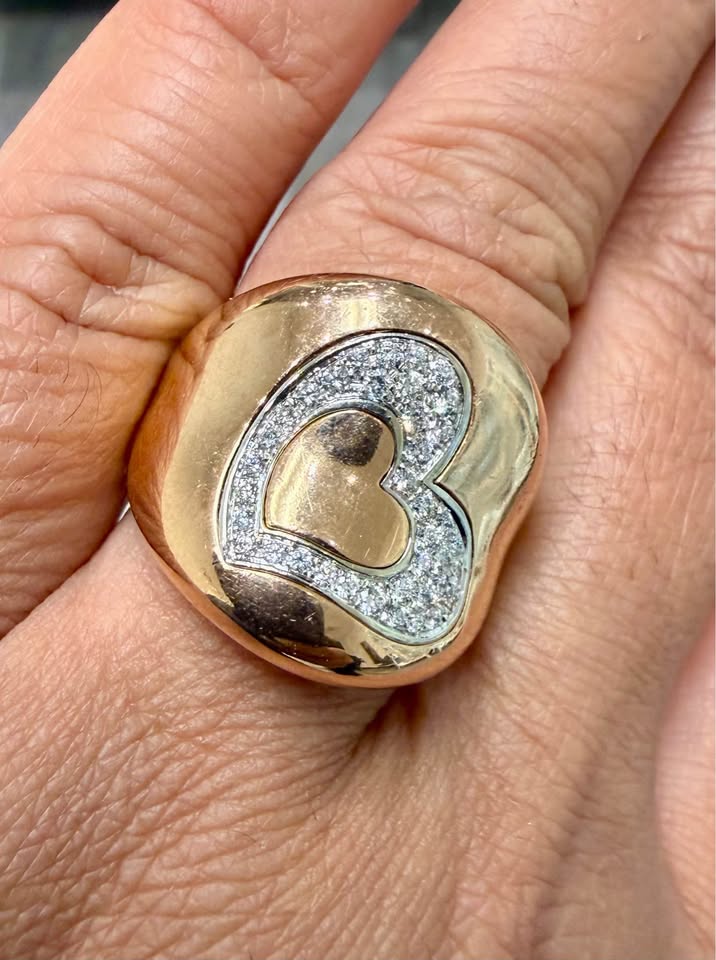 Chimento 18karat High End Consignment Ring With Natural Diamonds Pave Set 18 grams