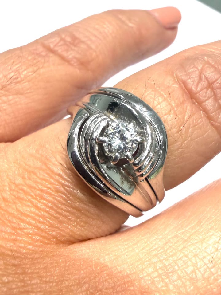 Custom Design Natural Diamond Wedding Set With Tong Jacket in 14k Gold 0.25Carat 9.2 grams