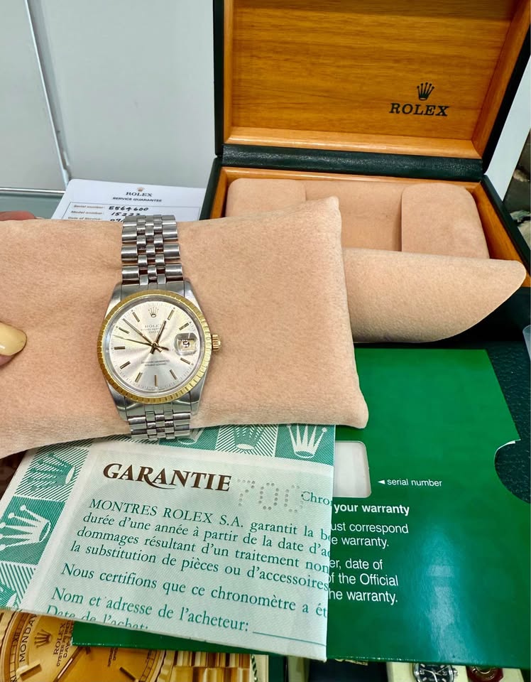 Preowned Rolex Datejust Ref# 15223 34mm, 18k Fluted Bezel , Jubilee Bracelet- Rare Find Full Set