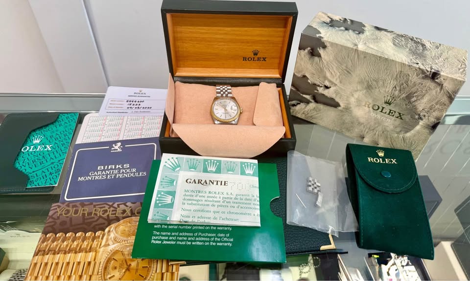 Preowned Rolex Datejust Ref# 15223 34mm, 18k Fluted Bezel , Jubilee Bracelet- Rare Find Full Set