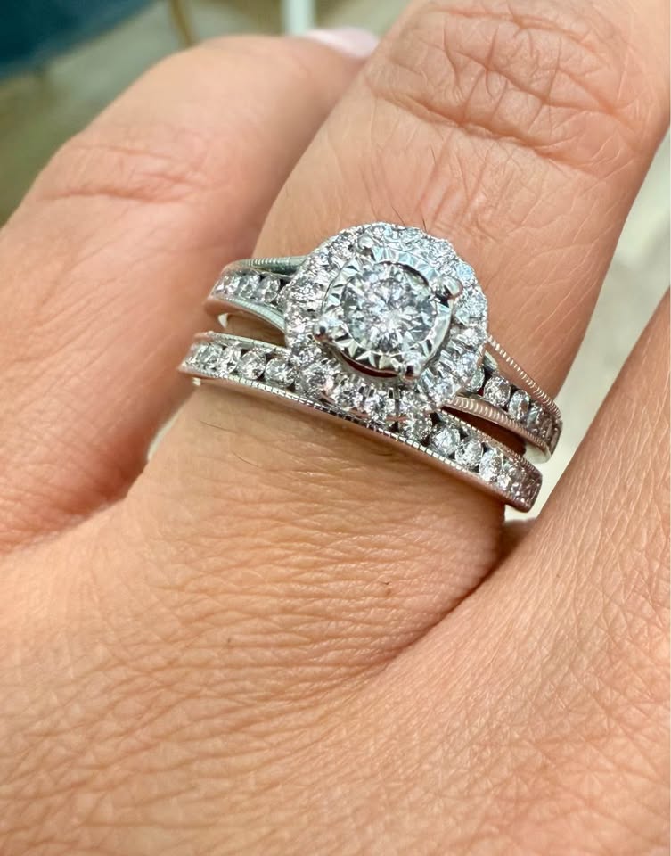 Diamonds 1.00CTW Wedding Set in 14k White Gold