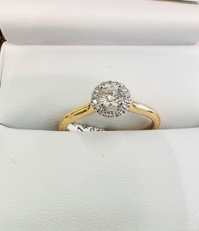 Beautiful Natural Diamonds VVS1-F Halo Style Engagement ring in 14k Yellow gold