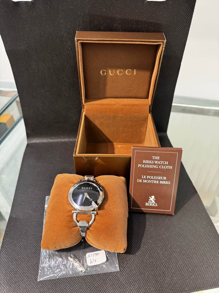 Elegant Gucci Lady’s Watch With Black Dial