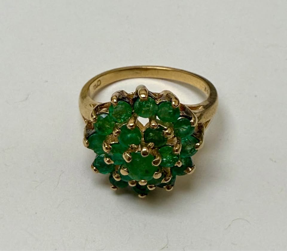 Gorgeous Vintage Natural Emeralds Cocktail Ring in 14k Gold 1.00CTW