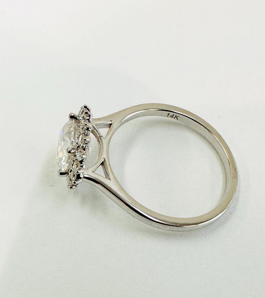 Gorgeous 2.20CTW Engagement Ring in 14Karat White Gold