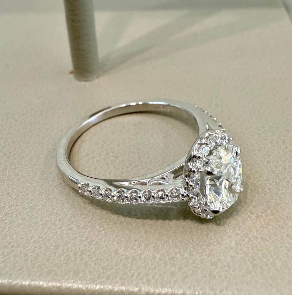GIA Certified Natural Diamond 1.50 Carat Oval Shape 14k Gold Engagement Ring