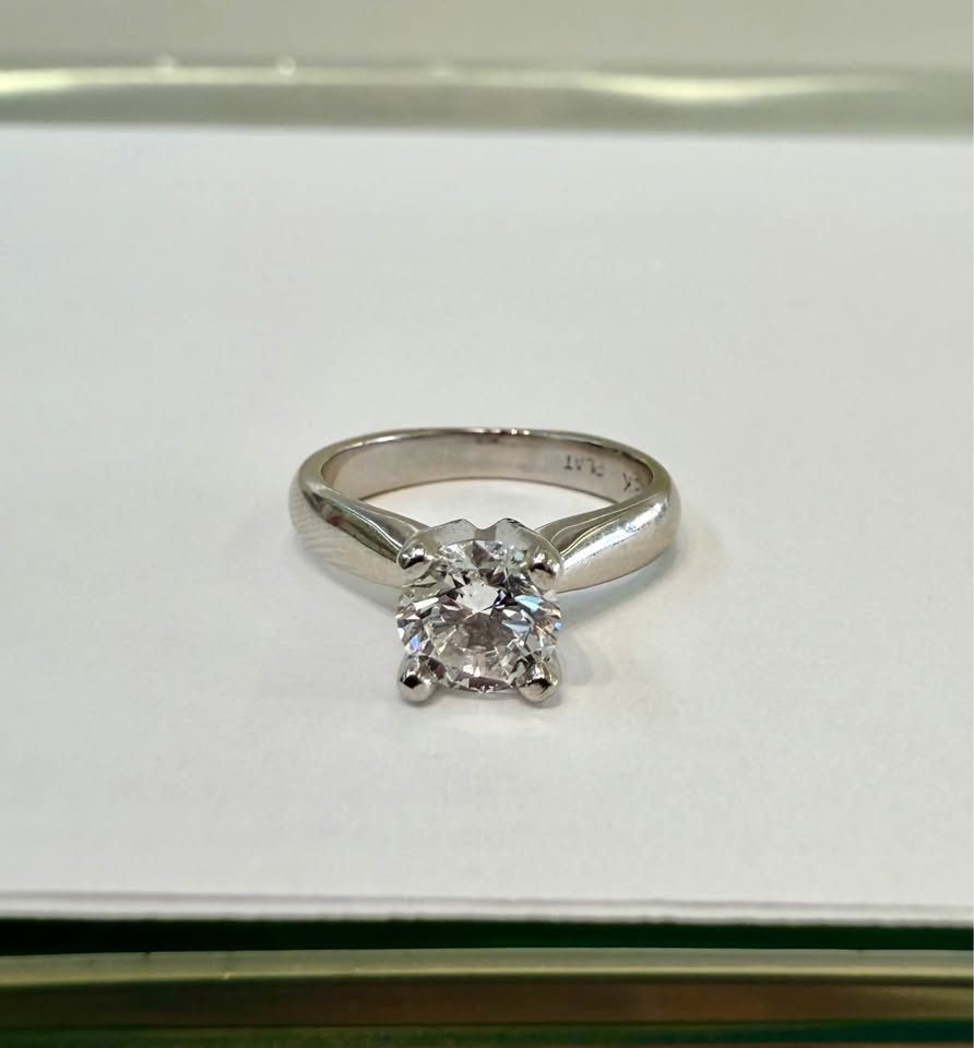 Gorgeous 1.01 Carat Natural Diamond Platinum/18k solitaire F-VS1 Engagement Ring