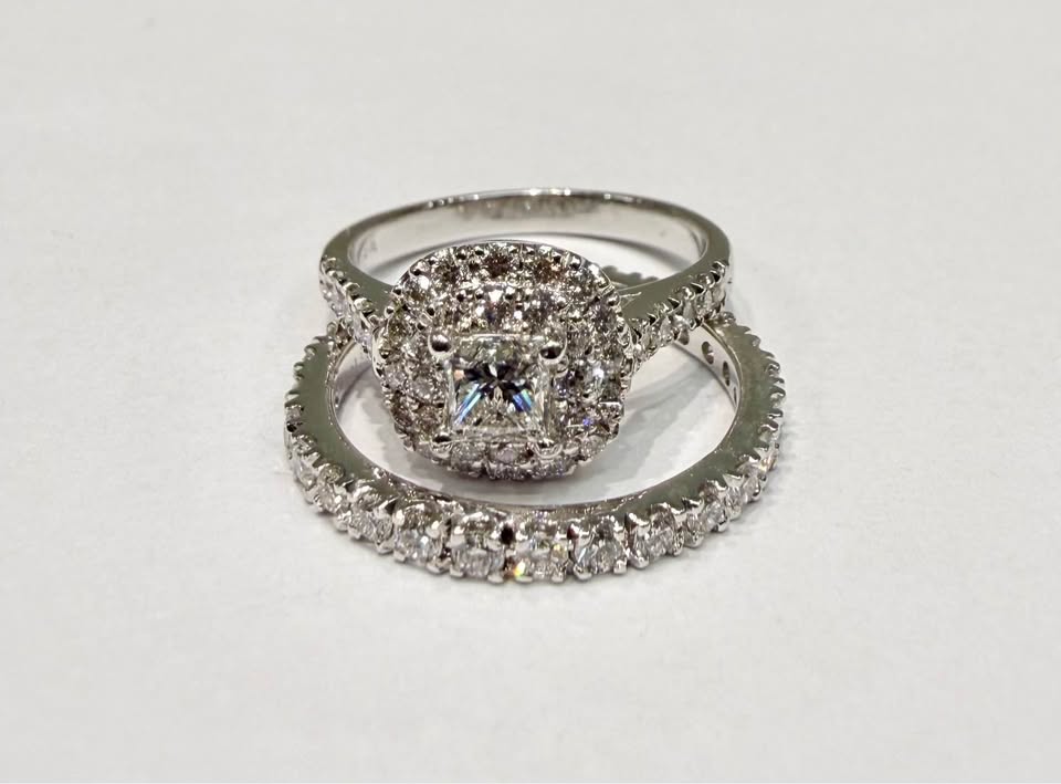 Gorgeous 18Karat White Gold Natural Diamonds Engagement Ring and Eternity band 1.00CTW