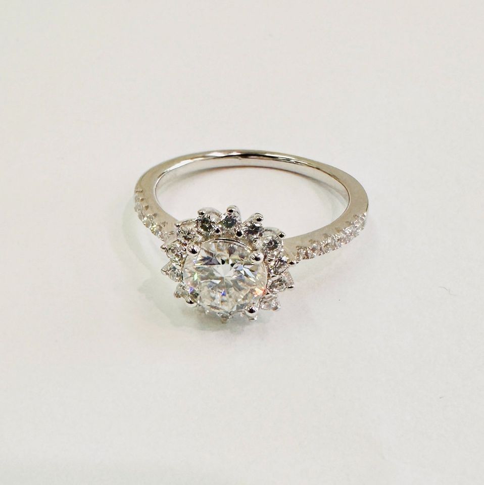 Gorgeous Halo Style Engagement Ring 1.50CTW