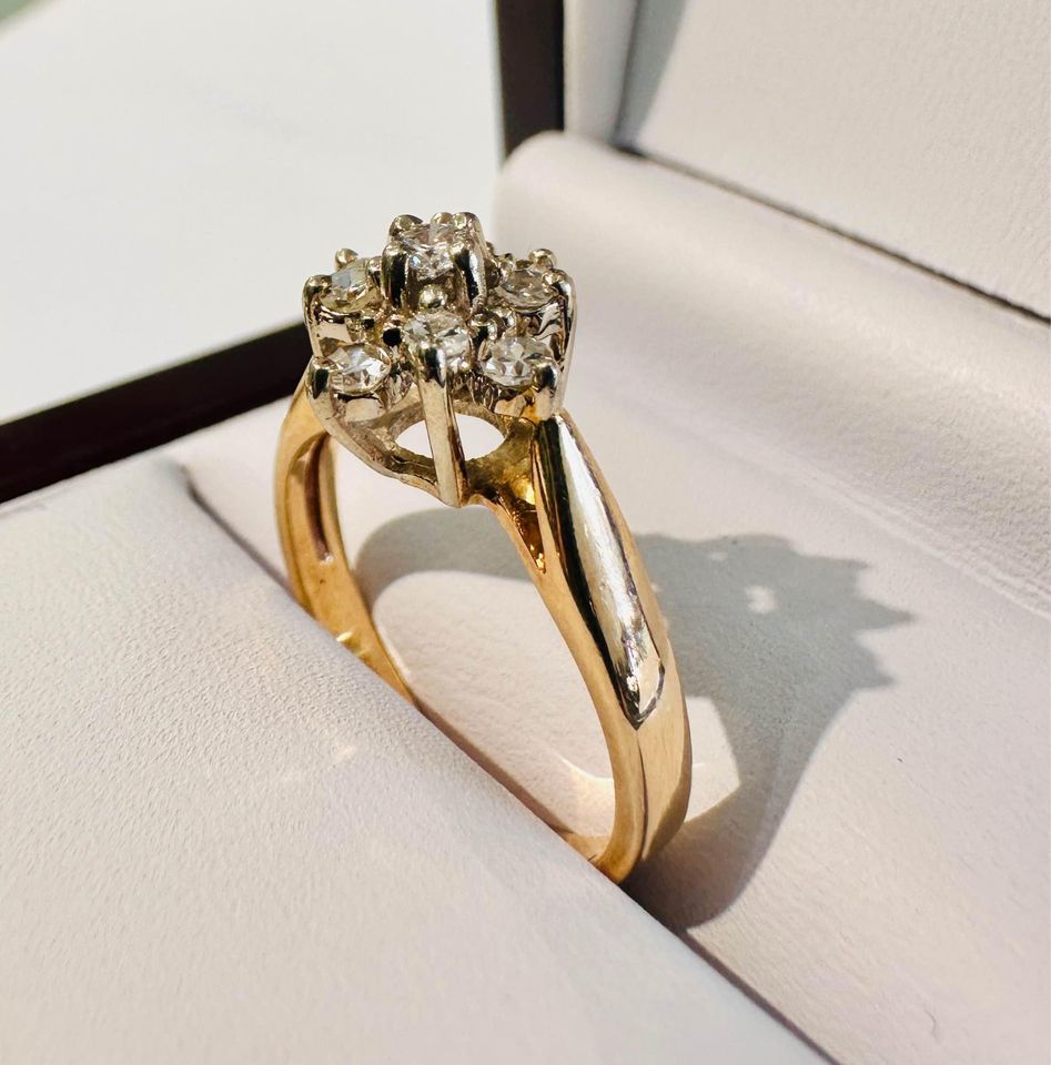 Gorgeous Natural Diamond Vintage Cluster Engagement Ring 0.50CTW