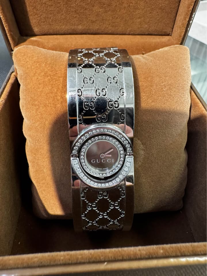 Gucci Bangle Natural Diamond Lady’s Watch