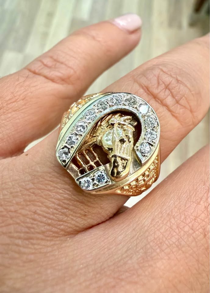 Beautiful Horseshoe 14k Gold and Natural Diamonds Ring
