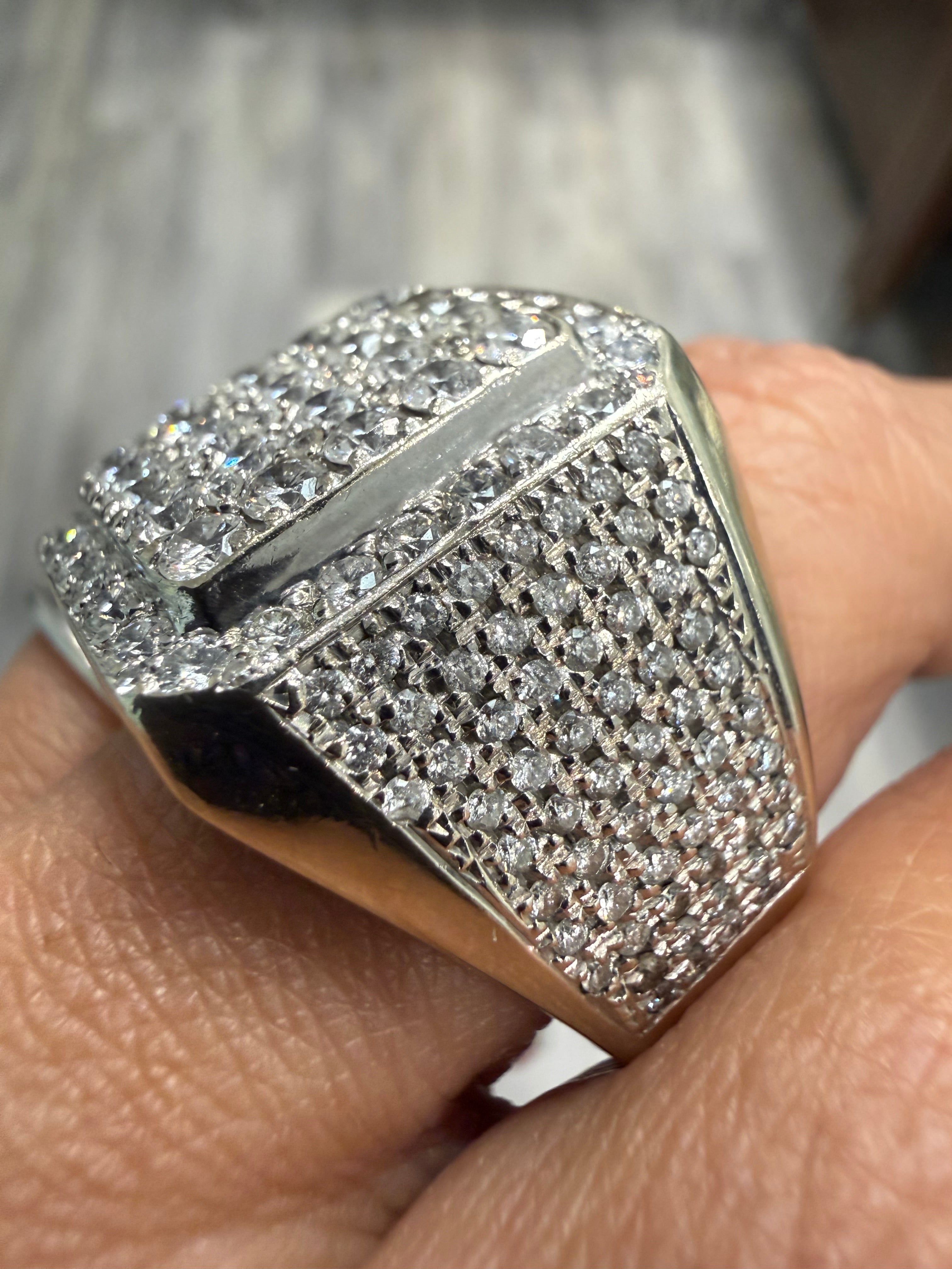14karat Men’s ring 5.50CTW natural diamonds