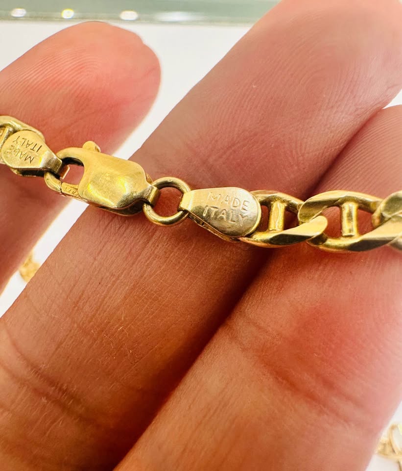 Made in Italy Figaro\Gucci 14karat Solid Gold Chain 22” 4.7mm wide