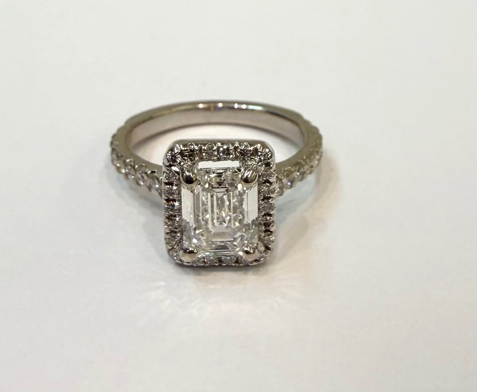 Canadian Diamond Engagement Ring 1.50carat centre in E-SI1 + 0.53CTW VS1-F