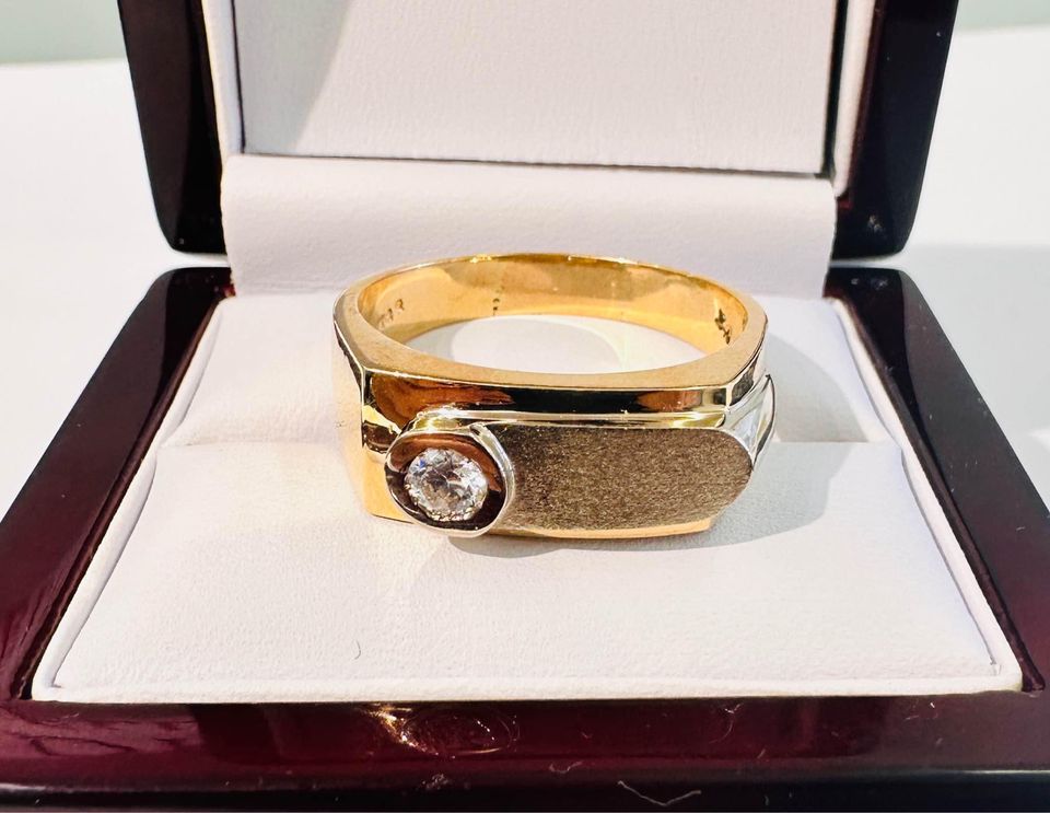 Men’s Gold Signet Ring sets with Natural Diamond 0.30Carat