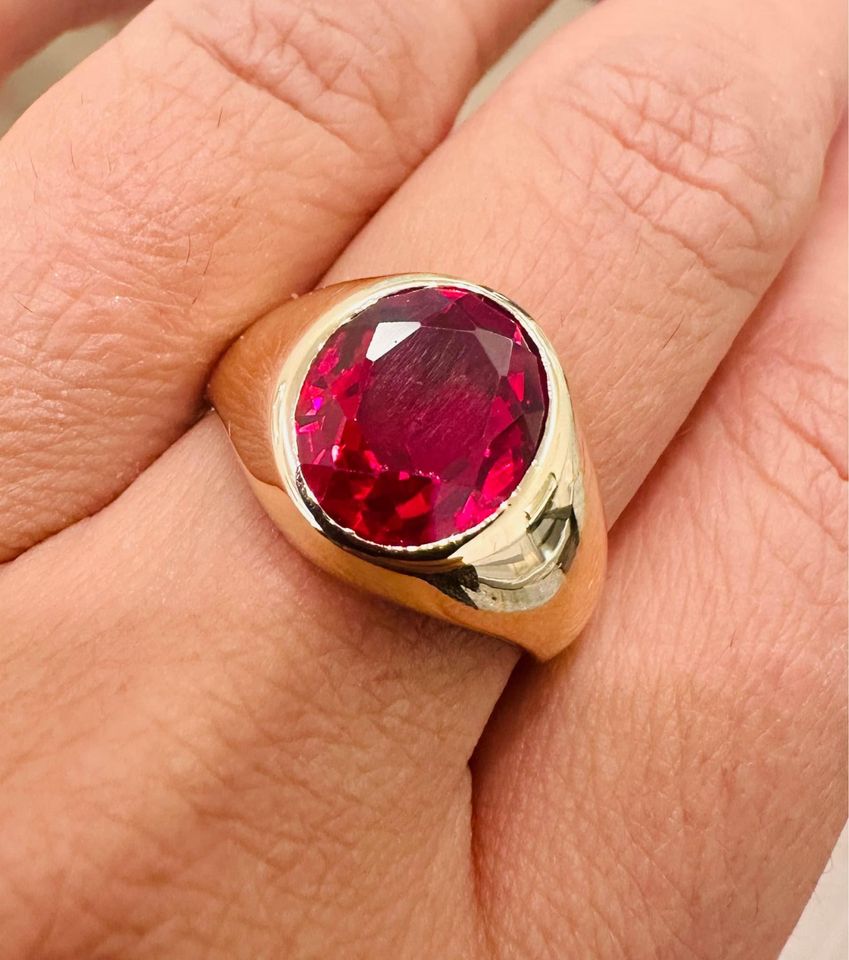 Beautiful Men’s Heavy Signet Ring in 10karat Gold and 8.00 Carat Synthetic Ruby