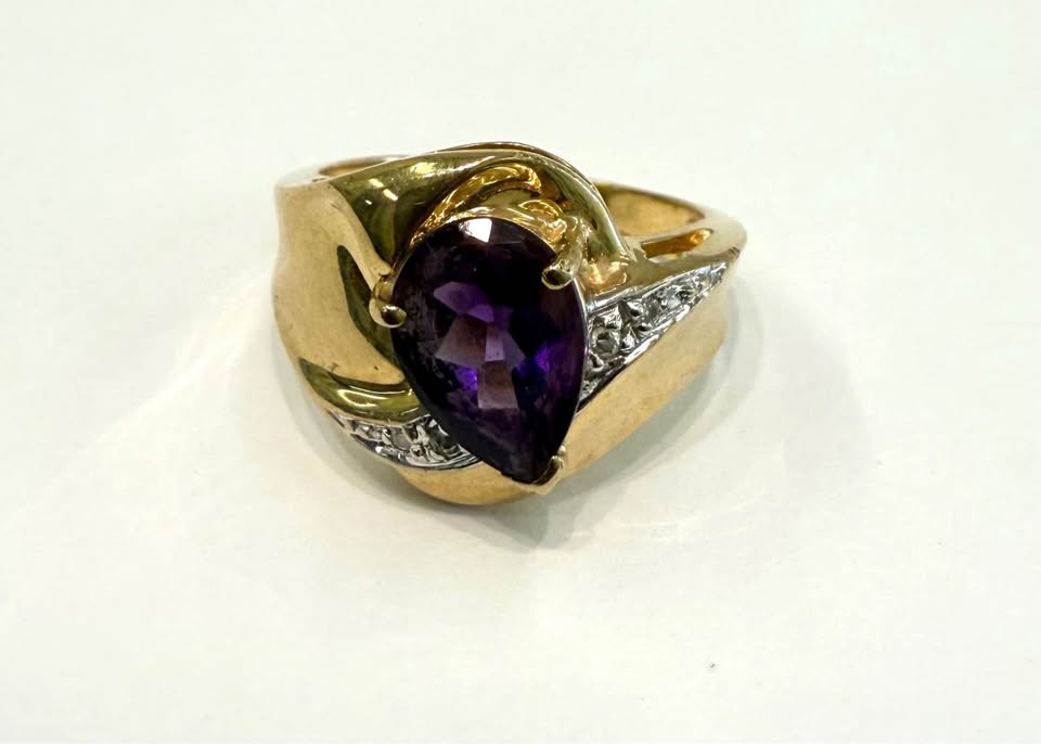 Natural Amethyst and Diamonds Dinner Ring in 14k Yellow Gold