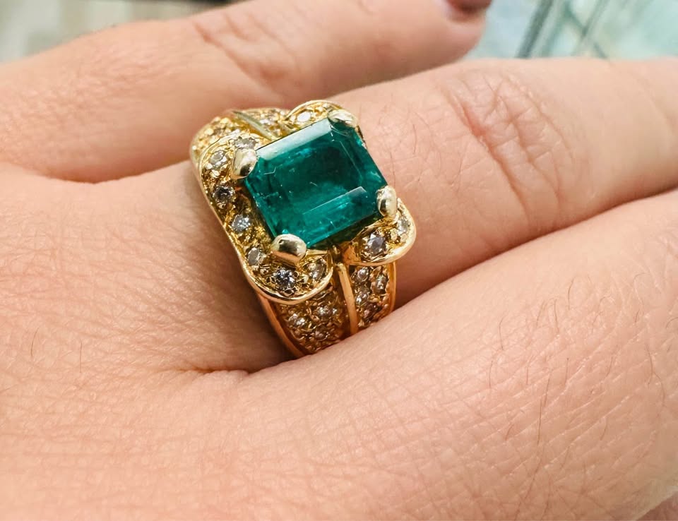 Natural Colombian Emerald& Diamonds 18k Statement Ring