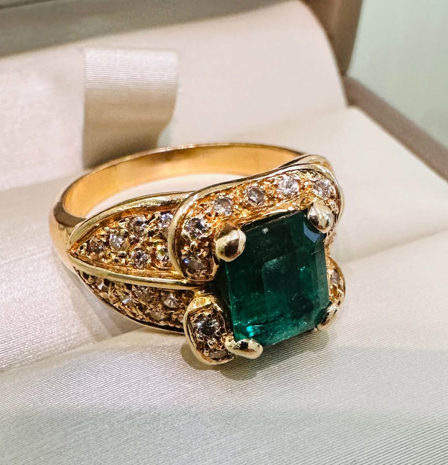 Natural Colombian Emerald& Diamonds 18k Statement Ring