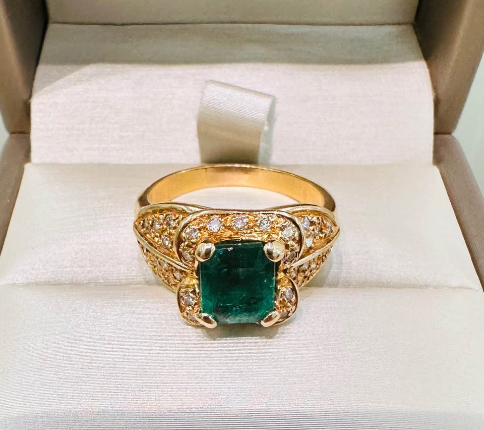 Natural Colombian Emerald& Diamonds 18k Statement Ring