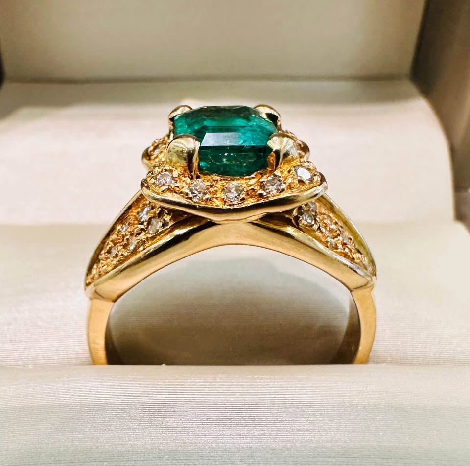 Natural Colombian Emerald& Diamonds 18k Statement Ring