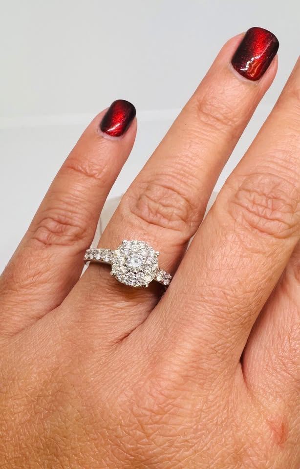 Natural Diamonds 14karat White Gold Halo Engagement Ring 0.80CTW in VS2-G