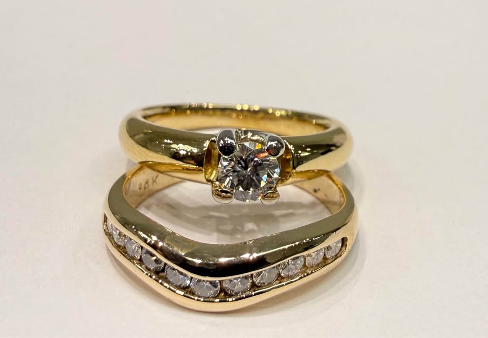 Natural Diamonds 18 Karat Engagement ring + 14k Contour Band 0.75CTW