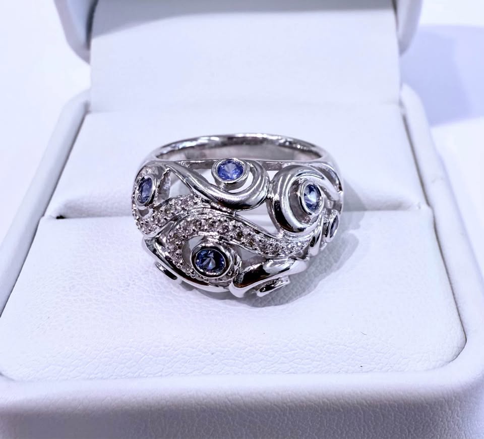 Natural Tanzanite and Diamonds Cocktail Ring in 14k White Gold