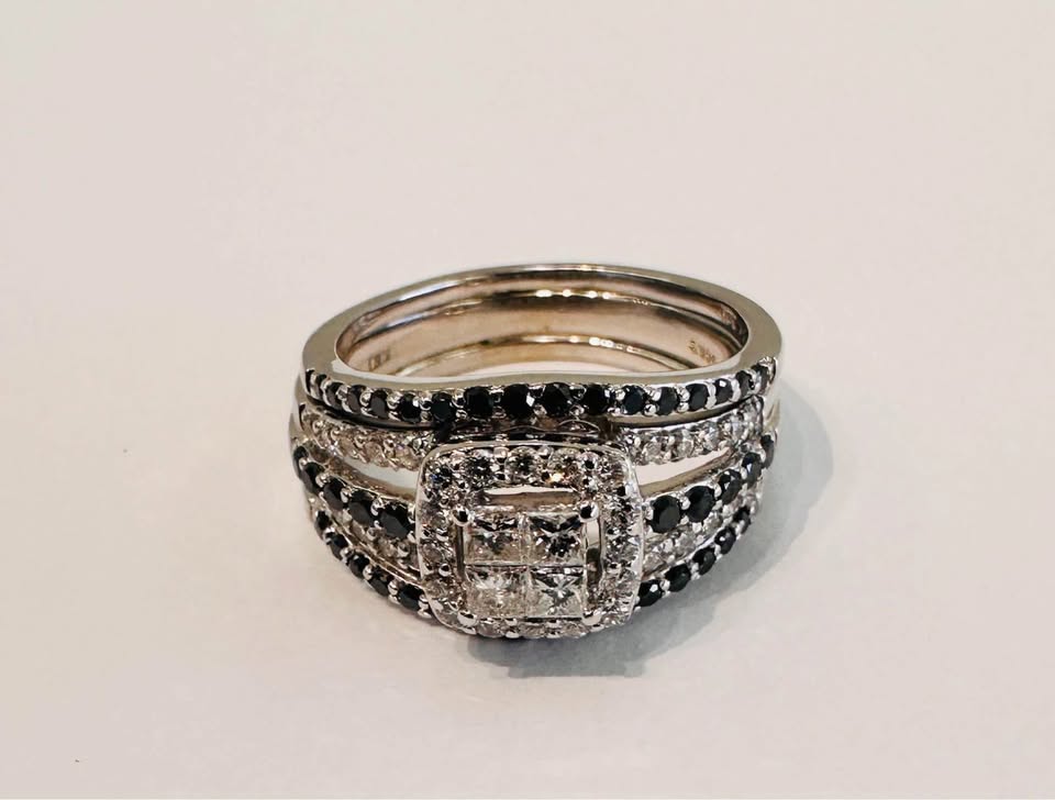 Beautiful Black & White Natural Diamonds 1.00ctw Cluster Ring In 14k