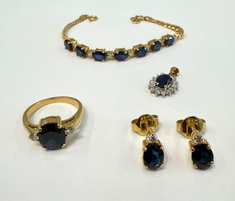 One of a kind Natural Sapphires and Diamonds 18k 4 pcs Set