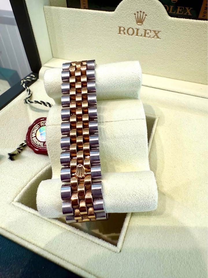 ROLEX DATEJUST 36MM - CHAMPAGNE DIAL FULL SET 2009 , MINT CONDITION