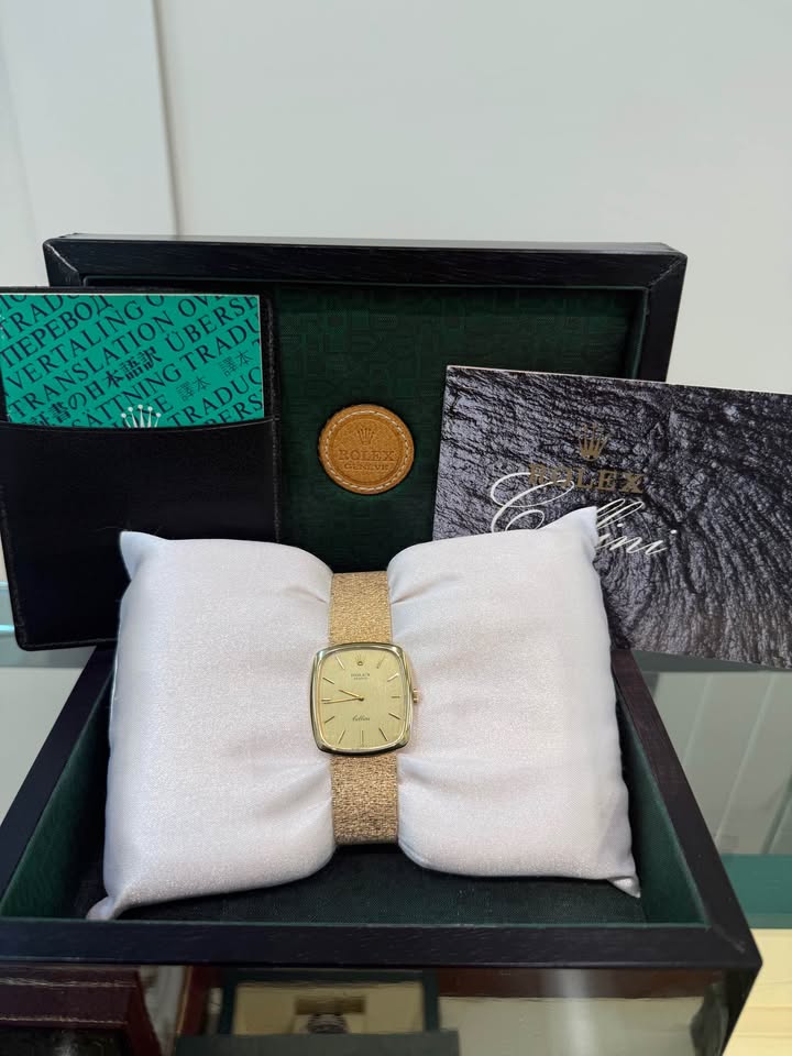 Rolex Cellini 14k 30mm , Mint Condition , Manual Winding