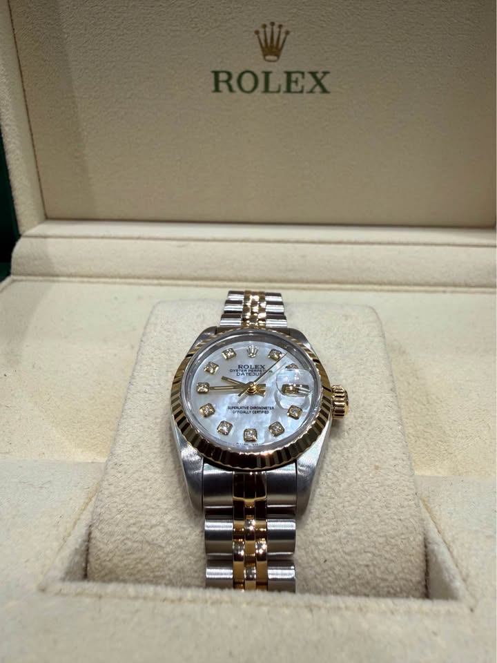 Stunning Rolex Datejust 26mm Diamond Dial Mother of Pearl -Mint Condition