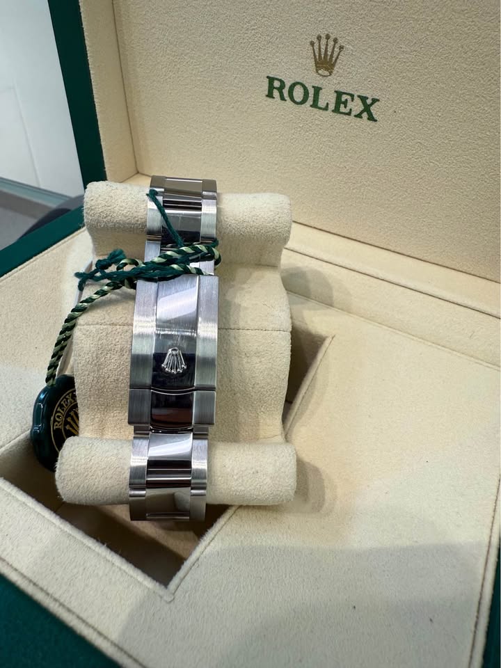 Rolex Datejust 41mm Unworn Condition 2021 Full Set , Ref#126300 Silver Dial