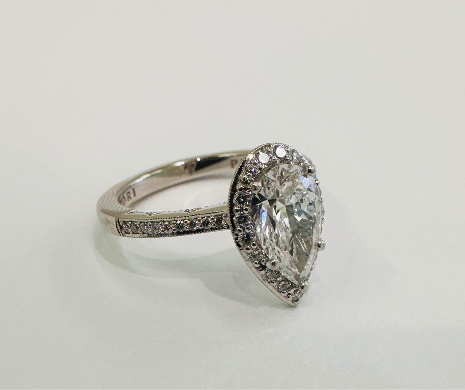 Tacori Royalty Platinum Engagement Ring 1.50 carat Pear Shape Diamond In F-VVS1