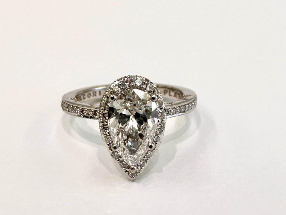 Tacori Royalty Platinum Engagement Ring 1.50 carat Pear Shape Diamond In F-VVS1