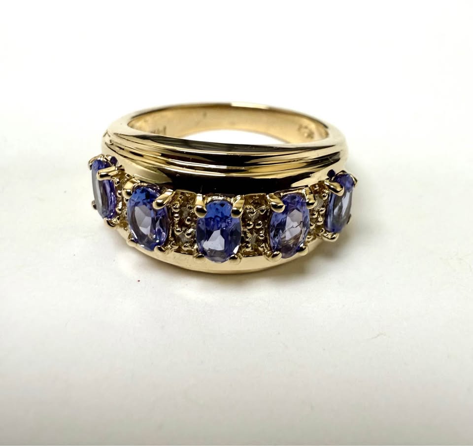 Gorgeous Natural Tanzanite and Diamonds 14k Gold Statement Ring