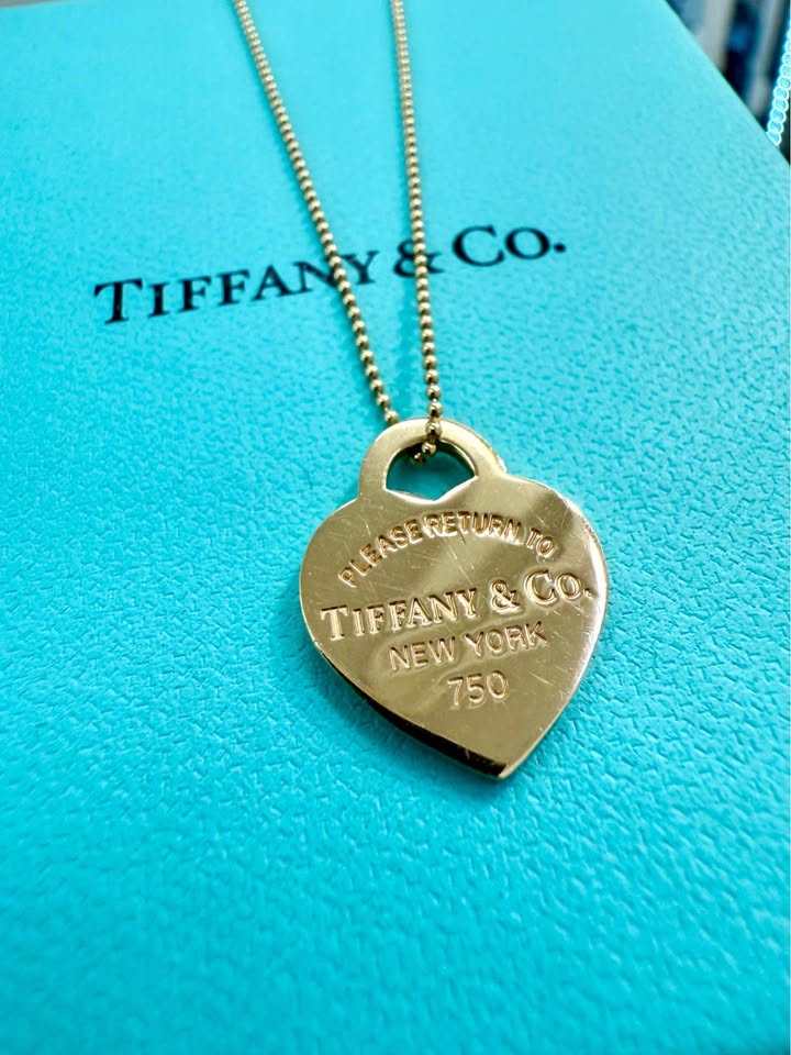 Tiffany & Co 18karat Yellow Gold Return to Tiffany Medium Heart Necklace with 18” Tiffany Bead Chain