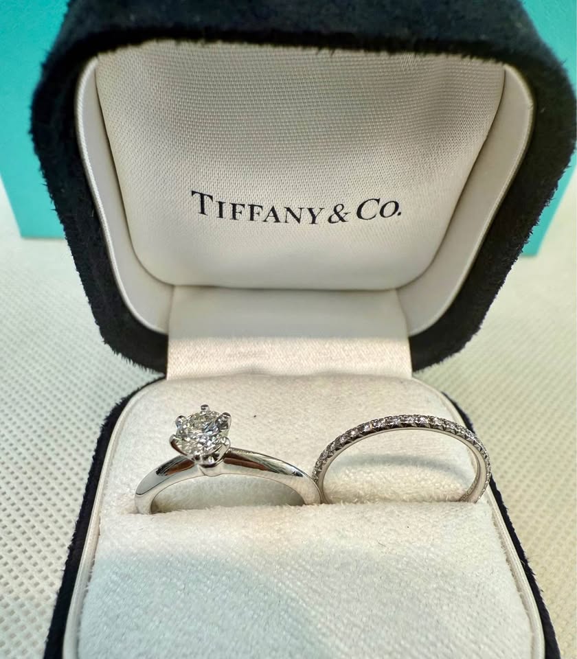 Tiffany&Co Gorgeous Wedding Set in Platinum and Natural Diamonds