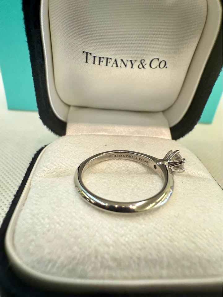 Tiffany&Co Gorgeous Wedding Set in Platinum and Natural Diamonds